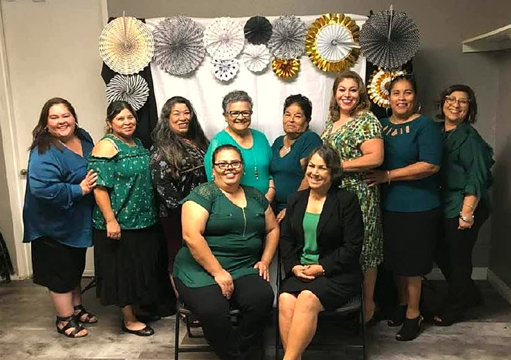 Grupo de mujeres de Bethel Temecula en un convivio de la iglesia